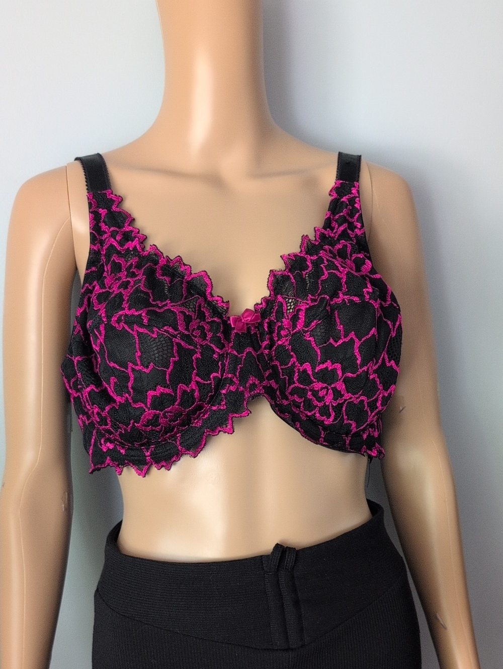 Voglo Black & Fuchsia Lace Underwire Bra Size 44C - Picture 2 of 11